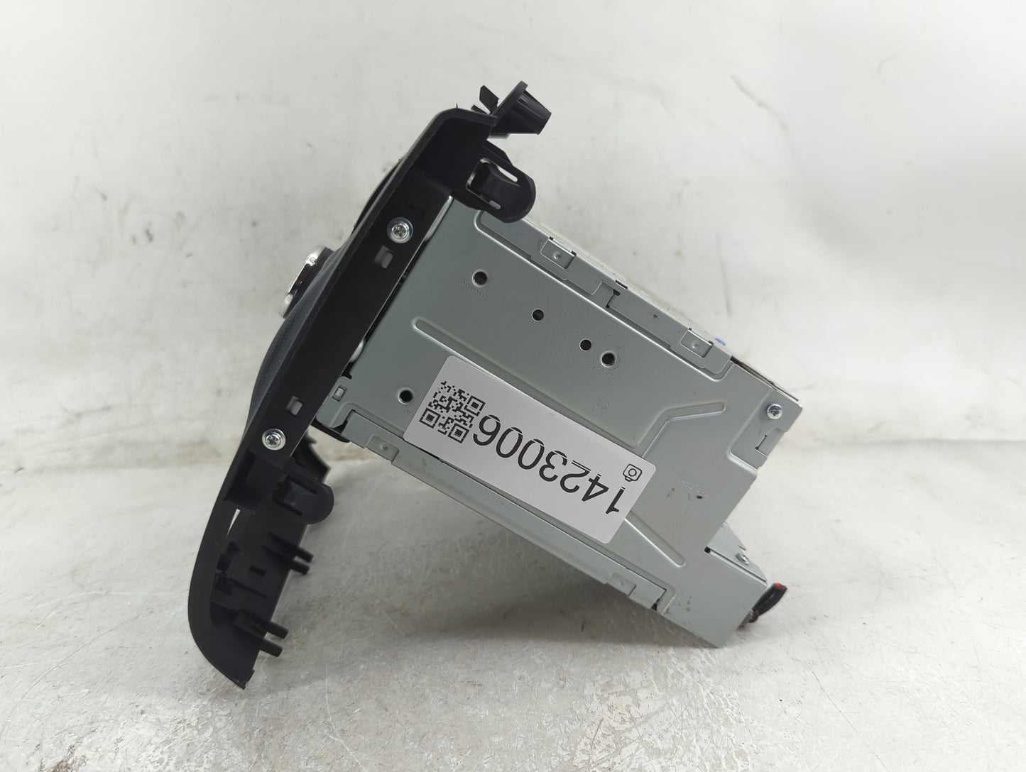 2010-2012 Nissan Altima Radio AM FM Cd Player Receiver Replacement P/N:28185 ZX11A Fits Fits 2010 2011 2012 OEM Used Auto Pa