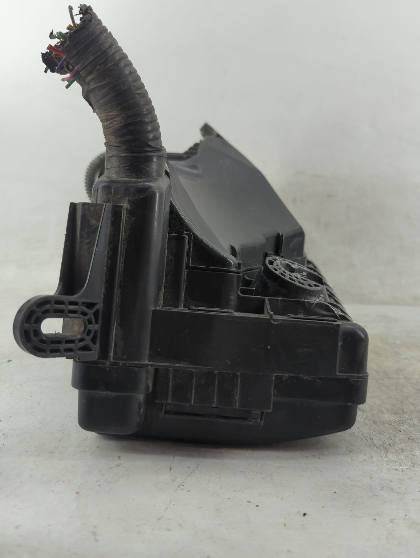 2011 Nissan Altima Fusebox Fuse Box Panel Relay Module P/N:7154-7281-30 Fits OEM Used Auto Parts - Oemusedautoparts1.com