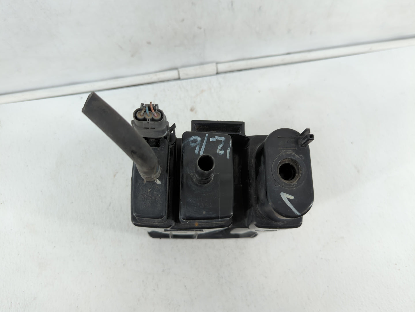 2011 Nissan Altima Fuel Vapor Charcoal Canister 384889 - Oemusedautoparts1.com