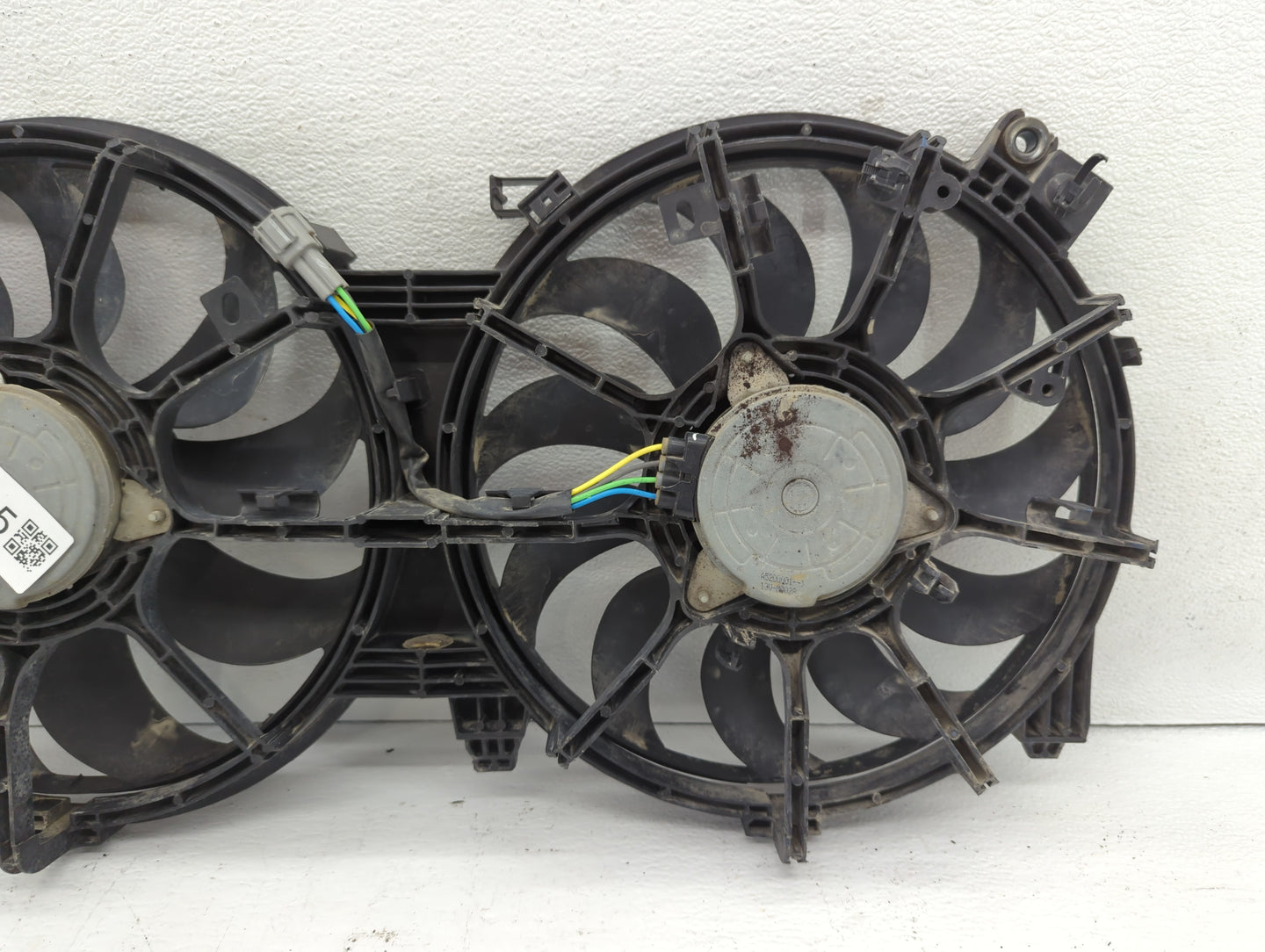 2007-2011 Nissan Altima Left Radiator Fan Motor Assembly 617465 - Oemusedautoparts1.com
