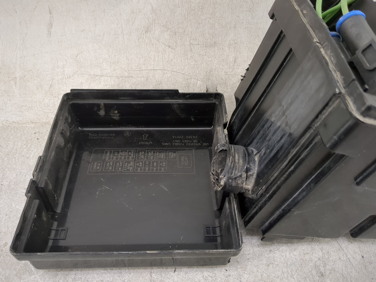 2008-2012 Nissan Armada Fusebox Fuse Box Panel Relay Module P/N:24382 ZV01A Fits Fits 2008 2009 2010 2011 2012 OEM Used Auto