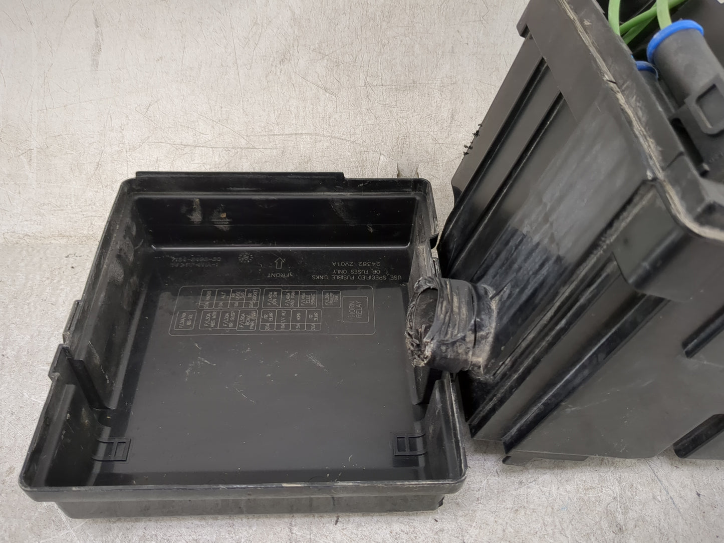 2008-2012 Nissan Armada Fusebox Fuse Box Panel Relay Module P/N:24382 ZV01A Fits Fits 2008 2009 2010 2011 2012 OEM Used Auto