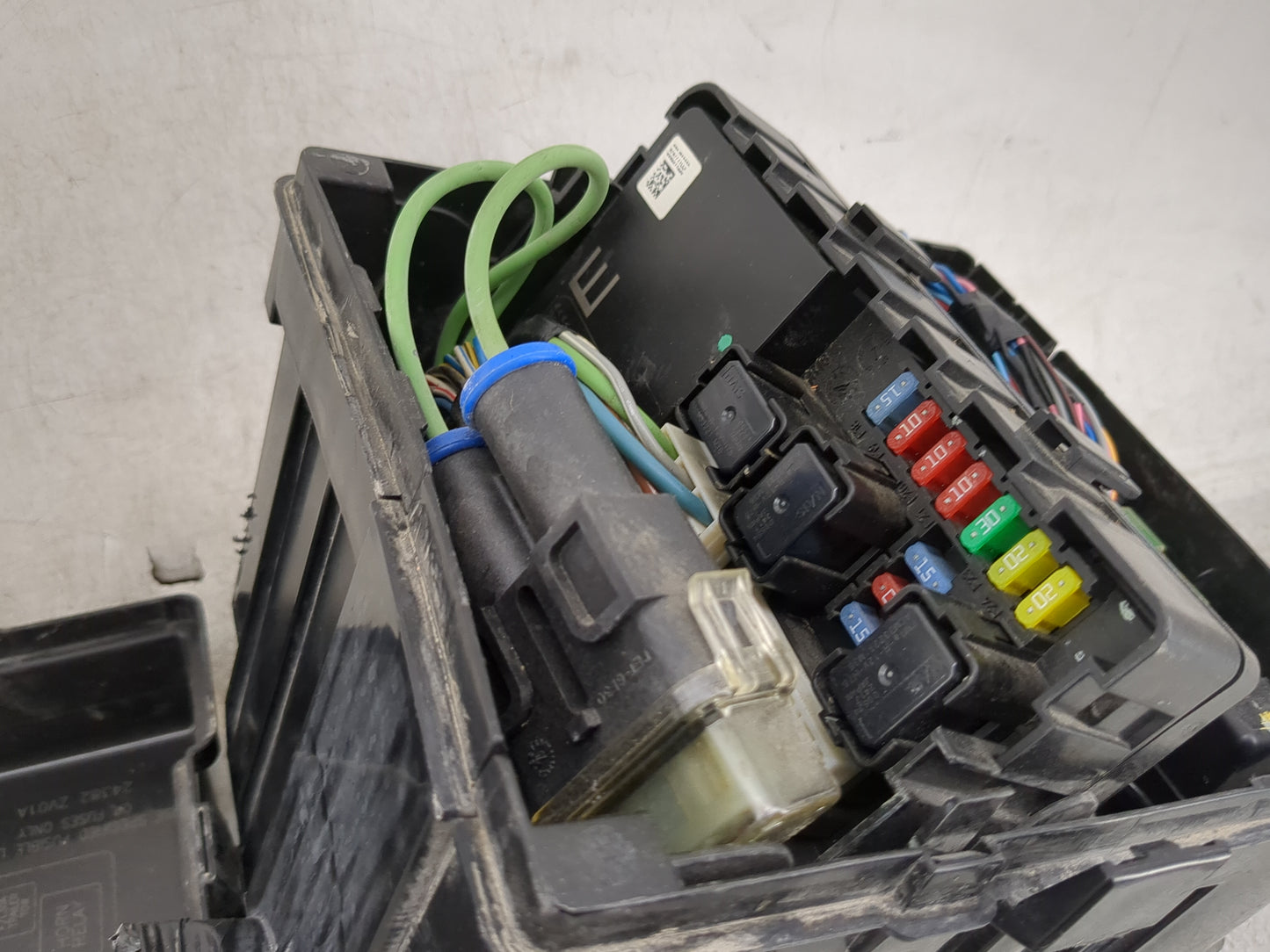 2008-2012 Nissan Armada Fusebox Fuse Box Panel Relay Module P/N:24382 ZV01A Fits Fits 2008 2009 2010 2011 2012 OEM Used Auto