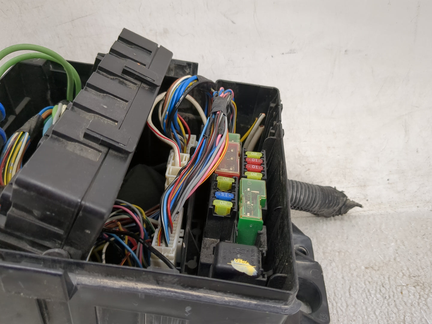 2008-2012 Nissan Armada Fusebox Fuse Box Panel Relay Module P/N:24382 ZV01A Fits Fits 2008 2009 2010 2011 2012 OEM Used Auto