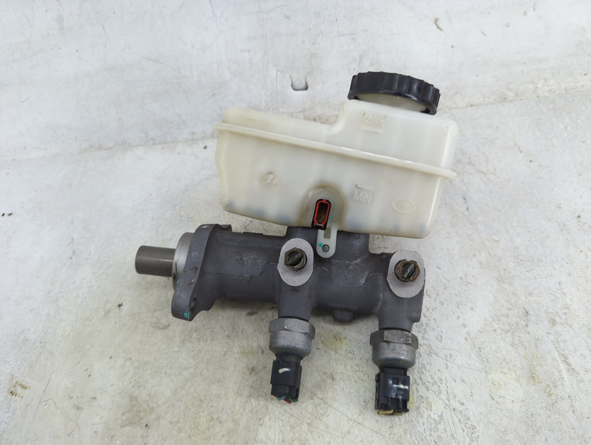 2005-2015 Nissan Armada Brake Master Cylinder 1496586 - Oemusedautoparts1.com