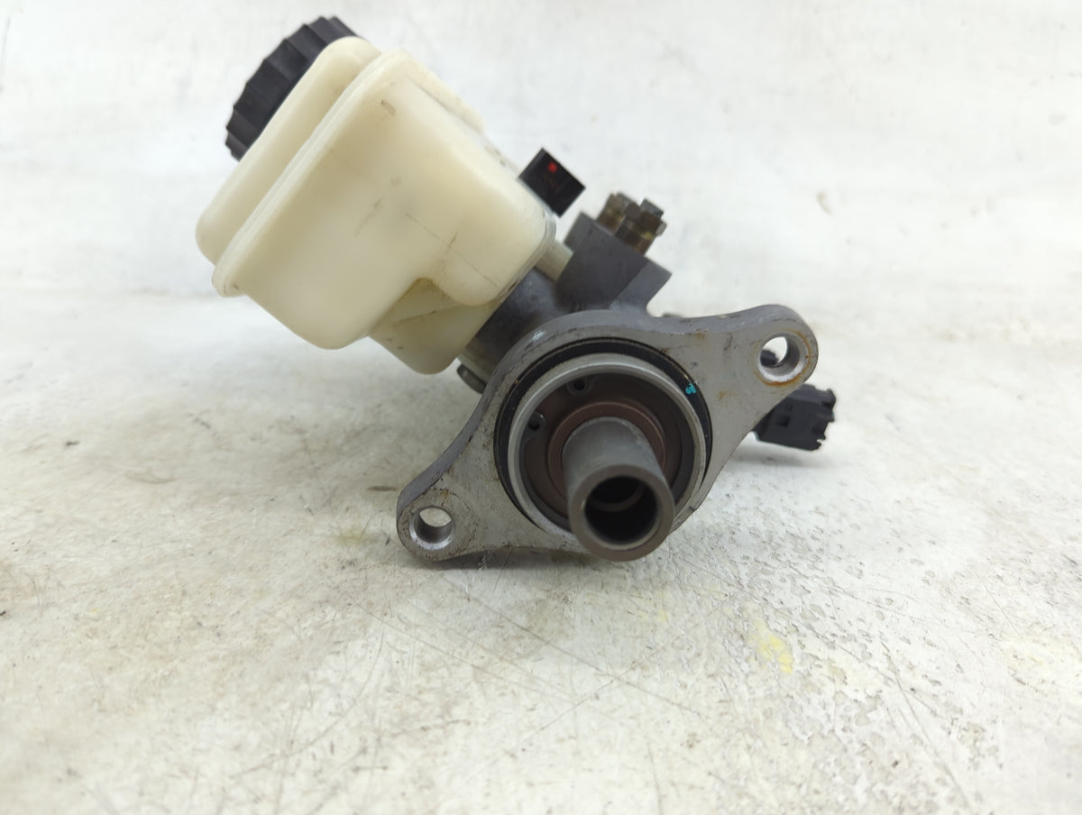2005-2015 Nissan Armada Brake Master Cylinder 1496586 - Oemusedautoparts1.com