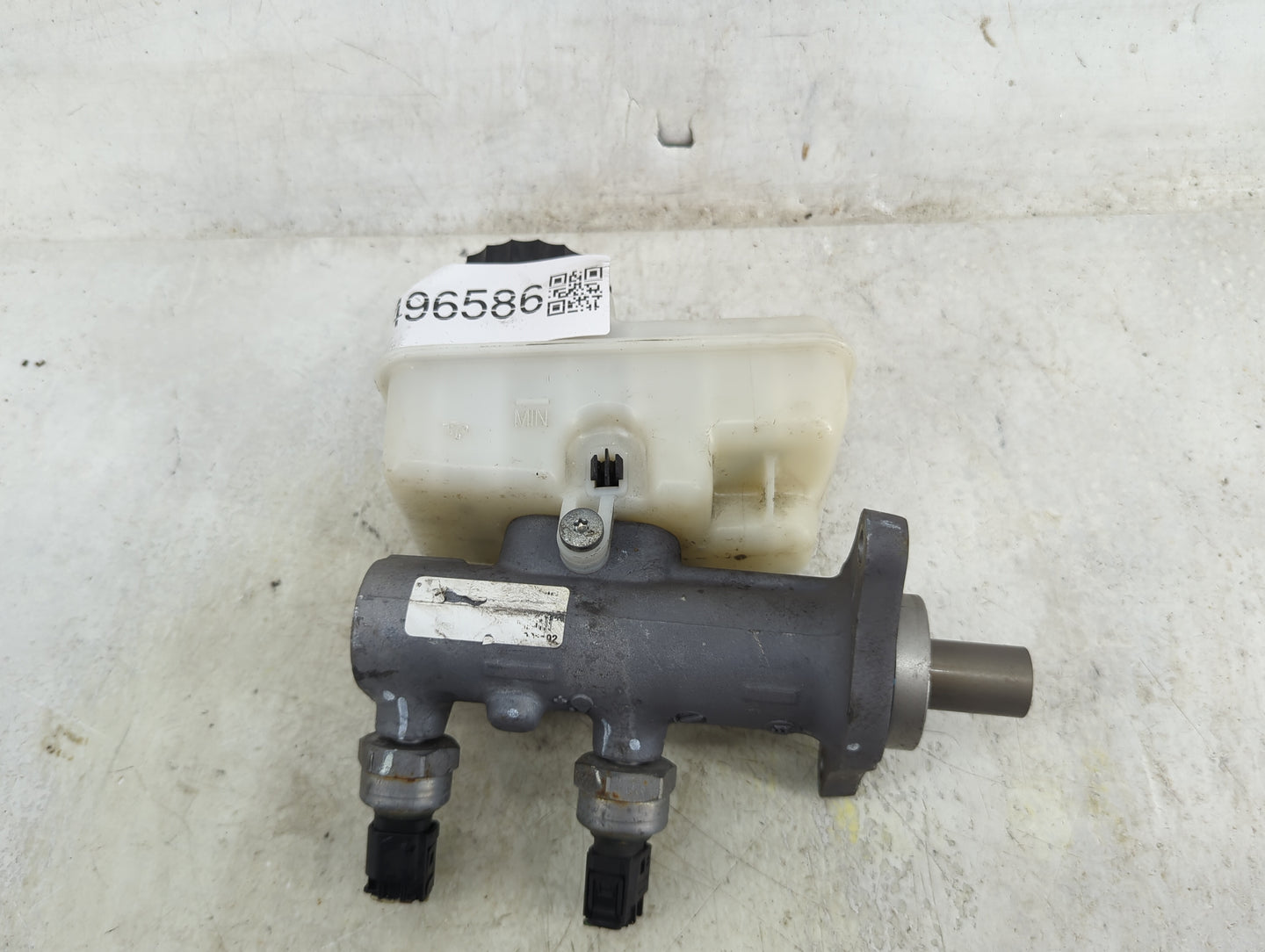 2005-2015 Nissan Armada Brake Master Cylinder 1496586 - Oemusedautoparts1.com