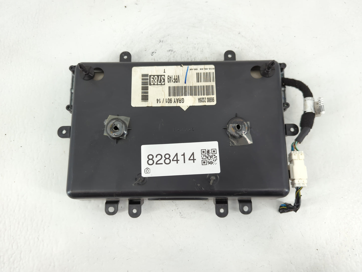 2011 Nissan Armada OVERHEAD CONSOLE TV MONITOR SCREEN - Oemusedautoparts1.com