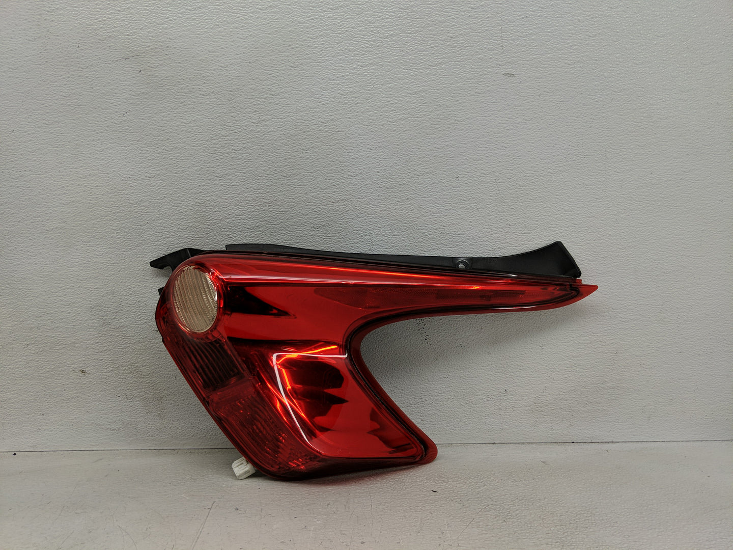 2011-2014 Nissan Juke Tail Light Assembly Passenger Right OEM Fits Fits 2011 2012 2013 2014 OEM Used Auto Parts - Oemusedaut
