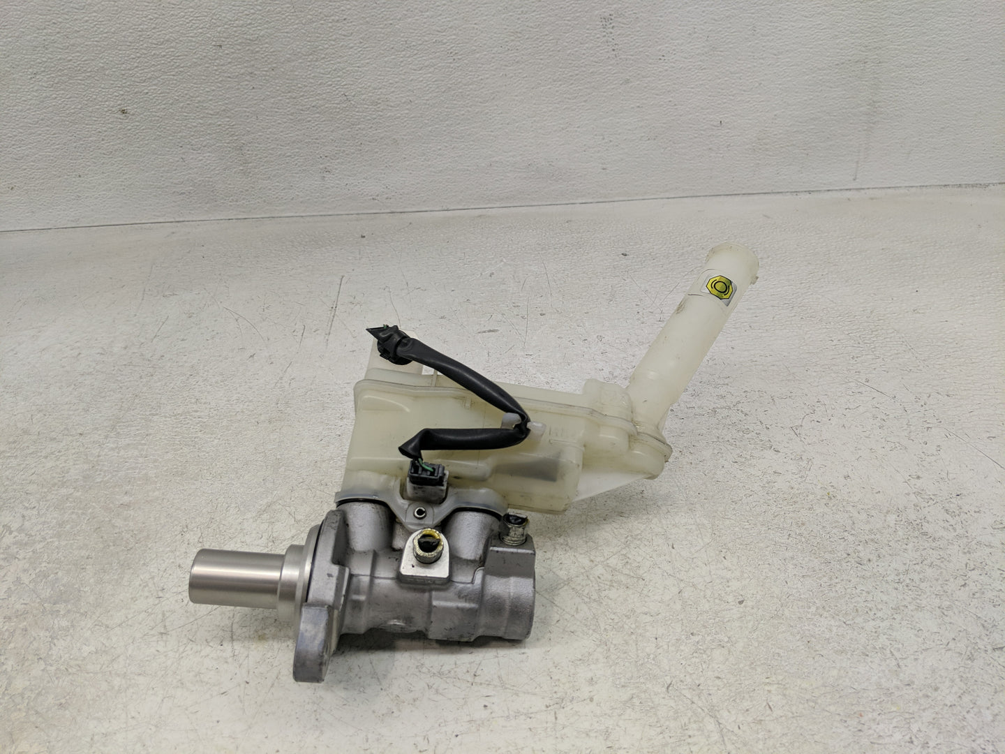 2011-2017 Nissan Juke Brake Master Cylinder - Oemusedautoparts1.com