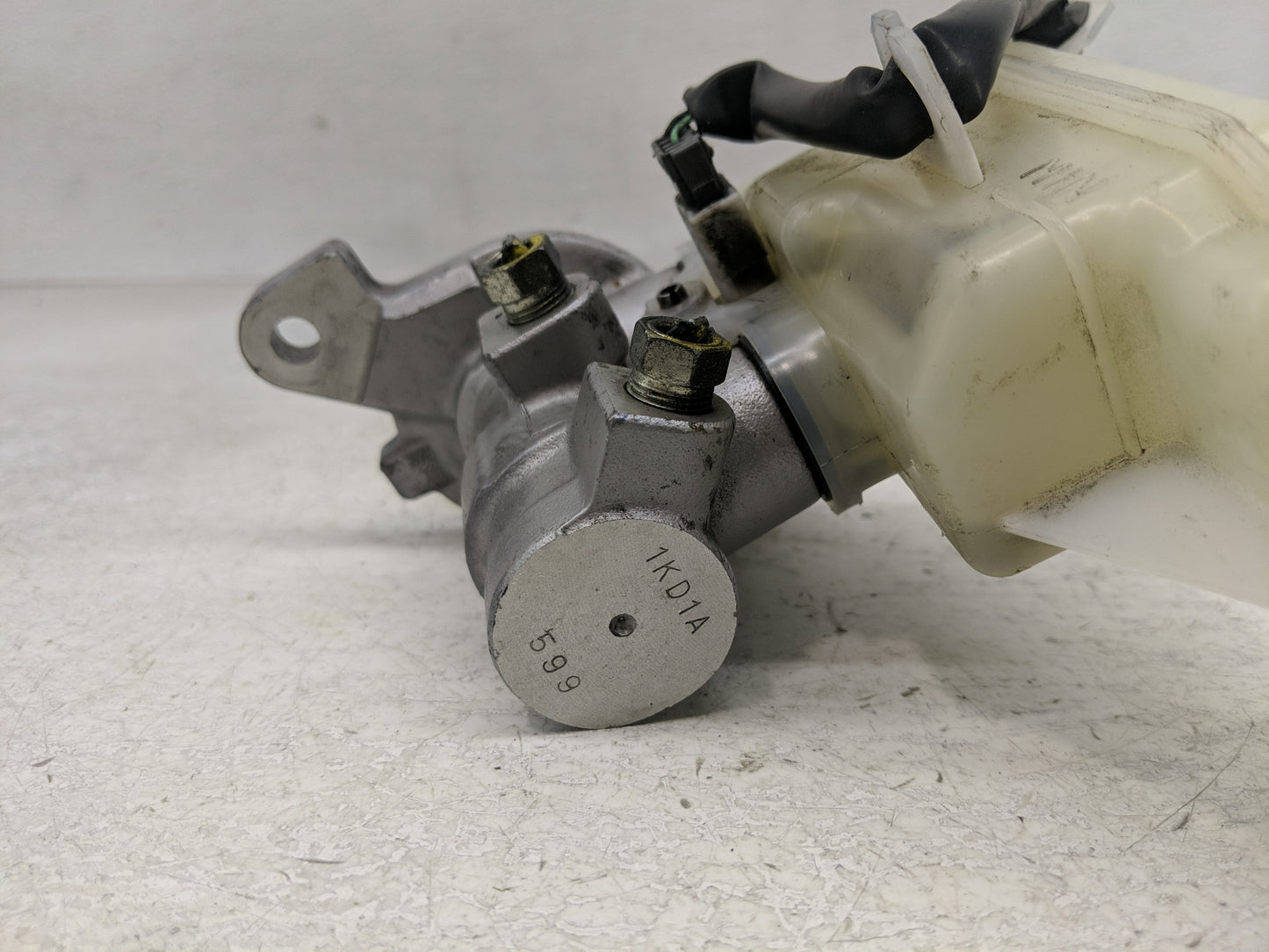 2011-2017 Nissan Juke Brake Master Cylinder - Oemusedautoparts1.com