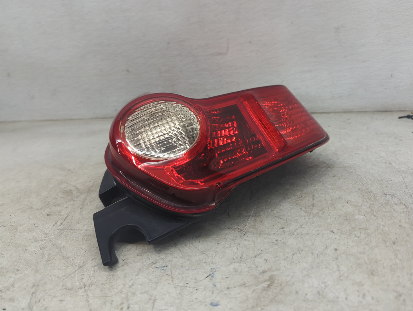 2011-2014 Nissan Juke Tail Light Assembly Driver Left OEM Fits Fits 2011 2012 2013 2014 OEM Used Auto Parts - Oemusedautopar