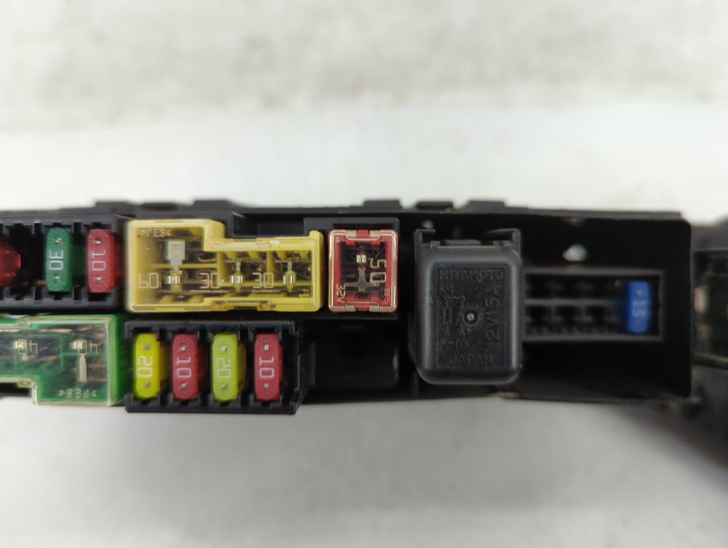 2011-2012 Nissan Leaf Fusebox Fuse Box Panel Relay Module P/N:7154-7223-38 Fits Fits 2011 2012 OEM Used Auto Parts - Oemused