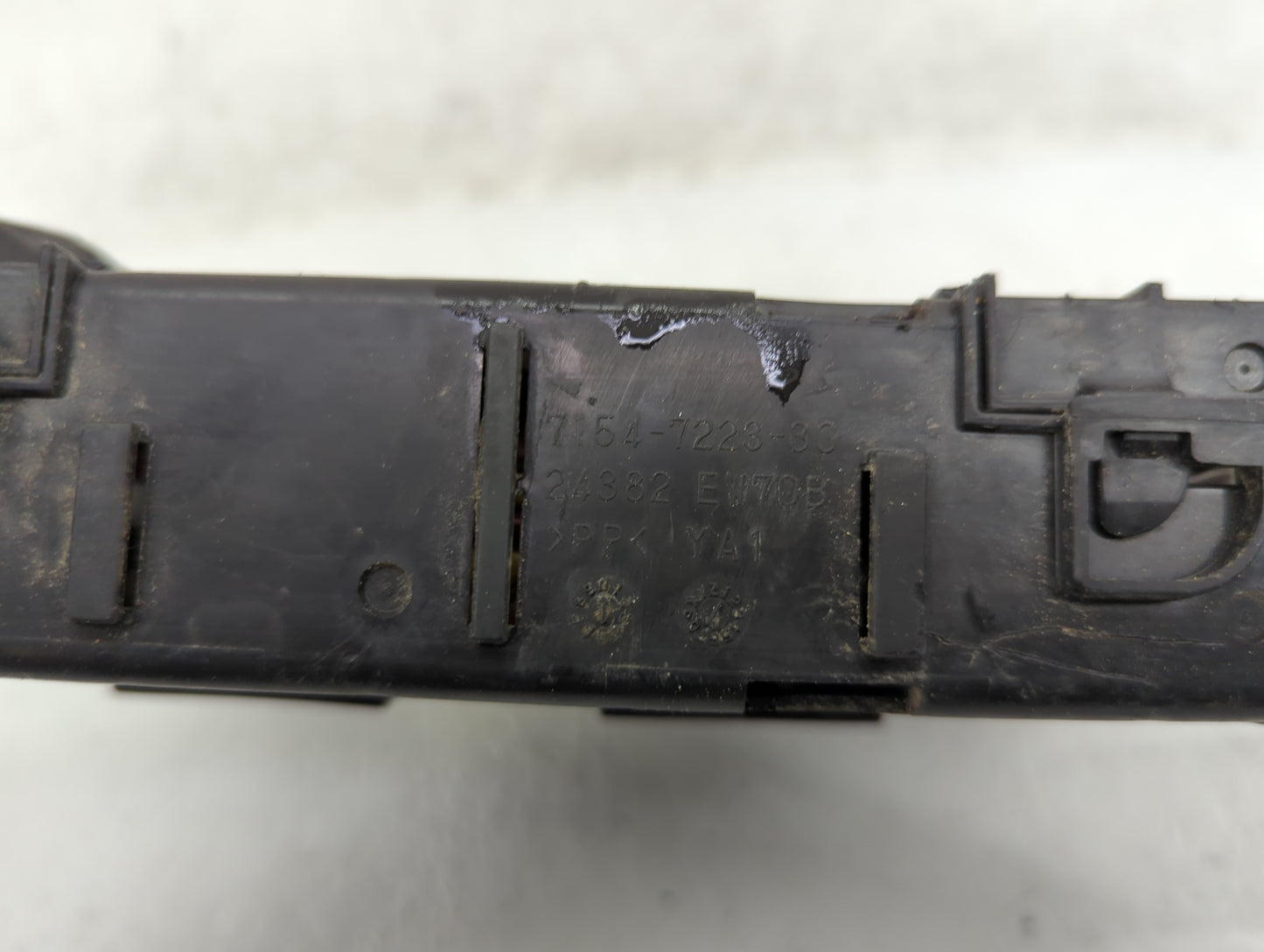 2011-2012 Nissan Leaf Fusebox Fuse Box Panel Relay Module P/N:7154-7223-38 Fits Fits 2011 2012 OEM Used Auto Parts - Oemused
