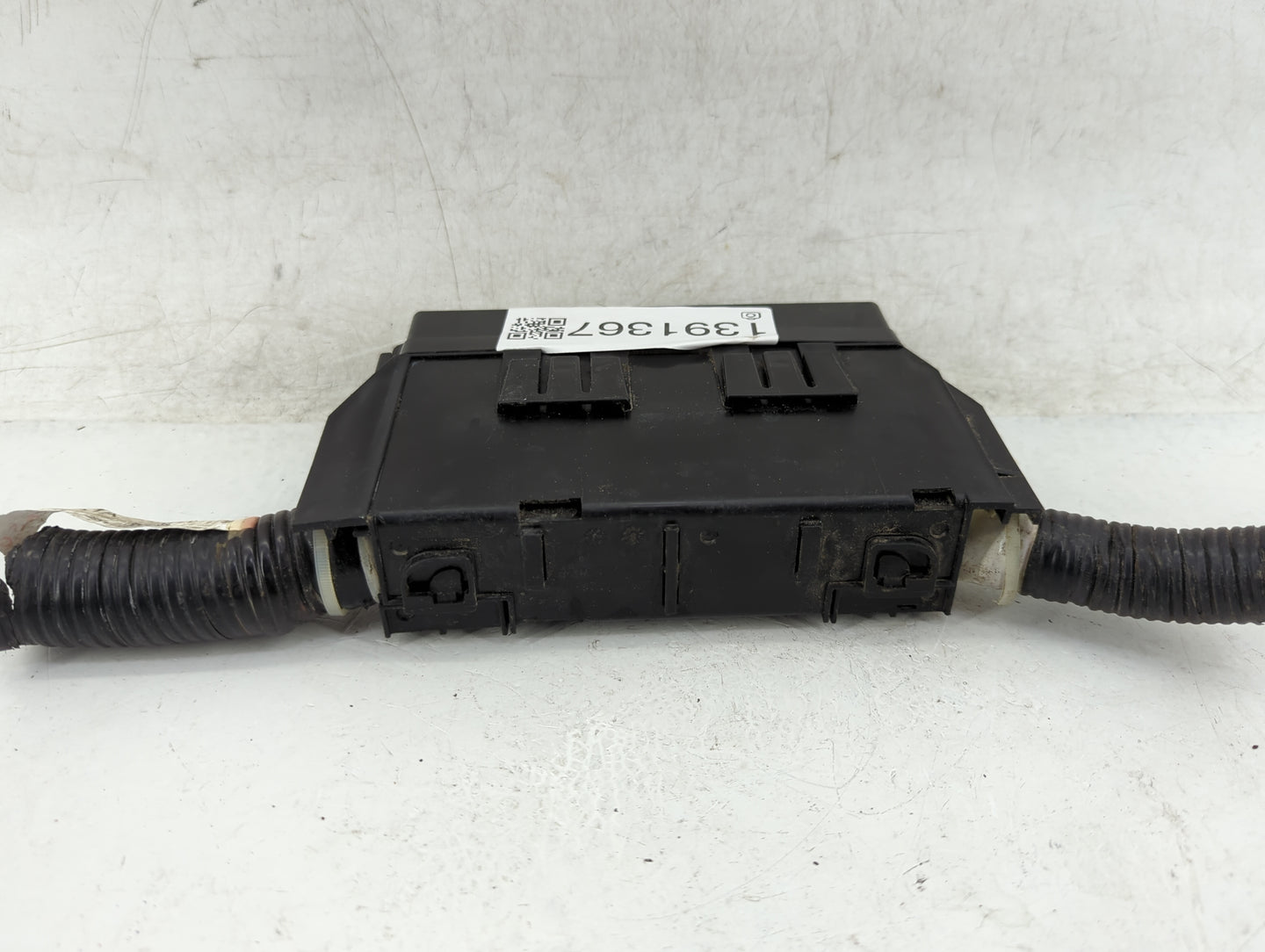 2011-2012 Nissan Leaf Fusebox Fuse Box Panel Relay Module P/N:7154-7223-38 Fits Fits 2011 2012 OEM Used Auto Parts - Oemused
