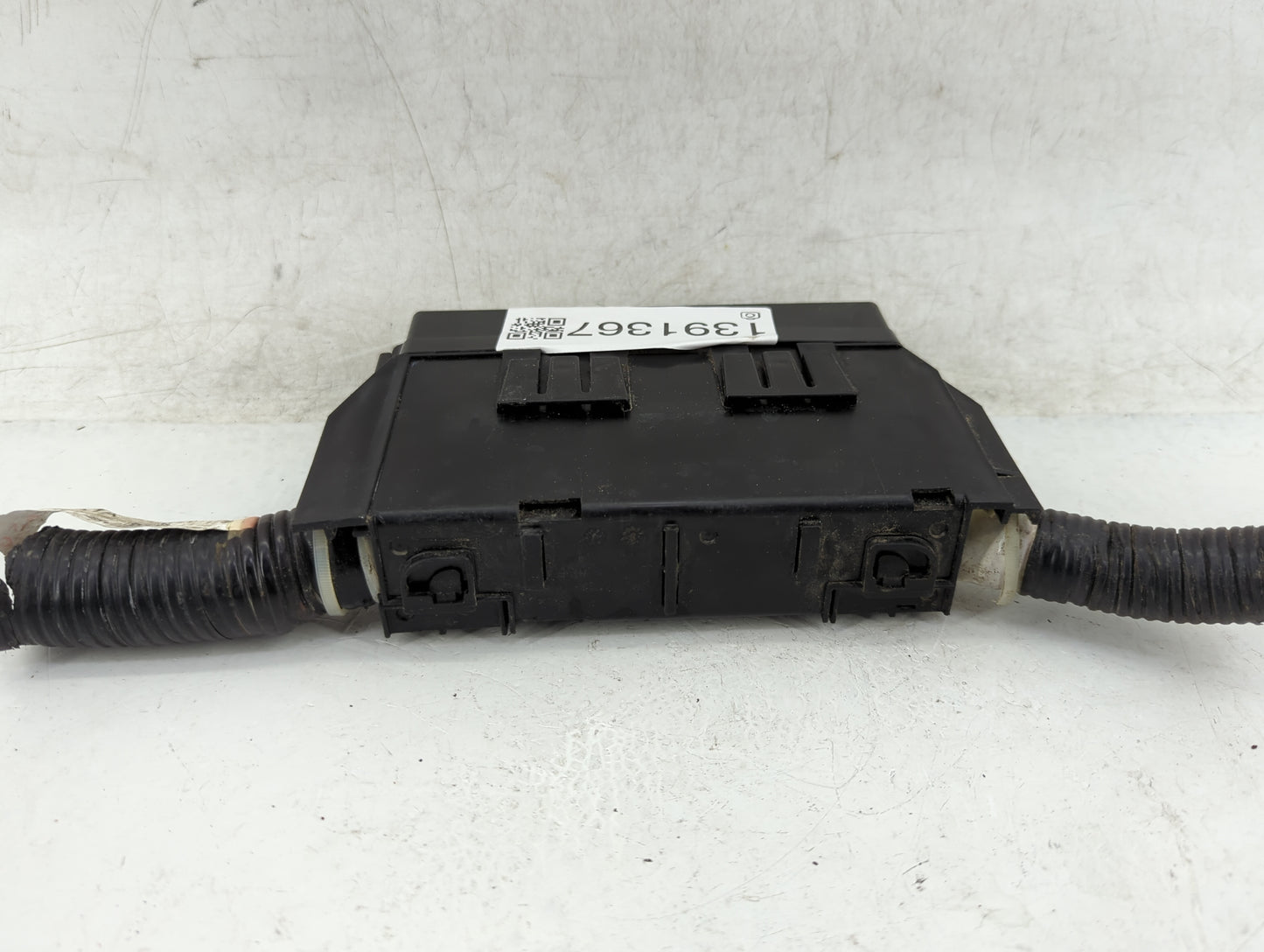 2011-2012 Nissan Leaf Fusebox Fuse Box Panel Relay Module P/N:7154-7223-38 Fits Fits 2011 2012 OEM Used Auto Parts - Oemused