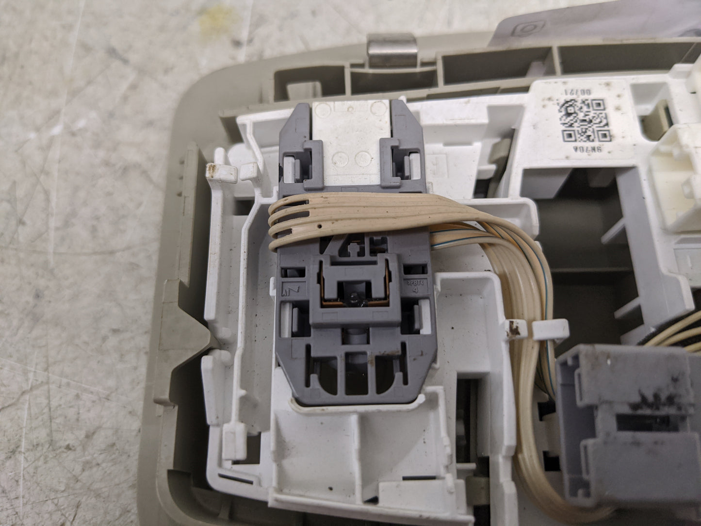 2011 Nissan Maxima Overhead Roof Console Tan - Oemusedautoparts1.com
