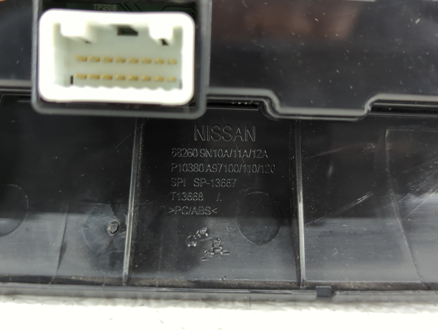 2011-2011 Nissan Maxima Radio Control Panel - Oemusedautoparts1.com
