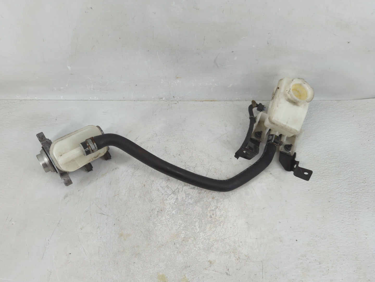 2009-2014 Nissan Murano Brake Master Cylinder 1208544 - Oemusedautoparts1.com
