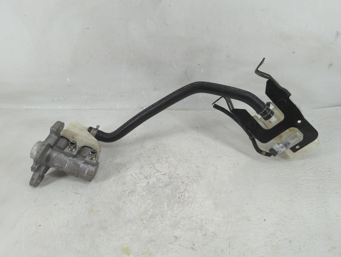 2009-2014 Nissan Murano Brake Master Cylinder 1208544 - Oemusedautoparts1.com