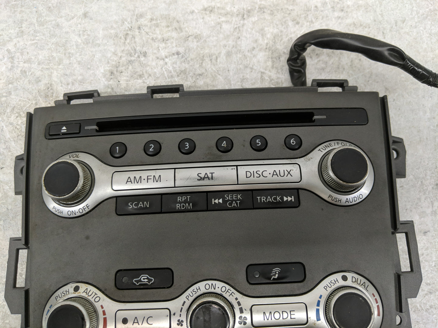 2011-2014 Nissan Murano Radio Control Panel - Oemusedautoparts1.com
