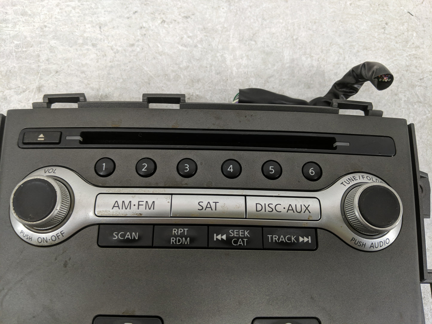 2011-2014 Nissan Murano Radio AM FM Cd Player Receiver Replacement Fits Fits 2011 2012 2013 2014 OEM Used Auto Parts - Oemus