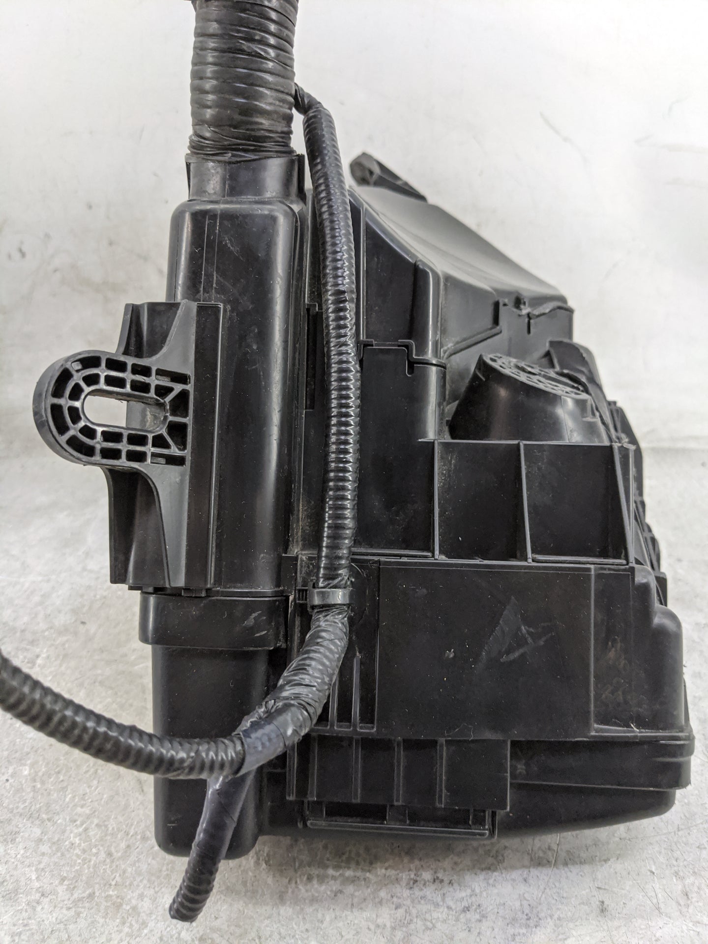 2011 Nissan Murano Fusebox Fuse Box Panel Relay Module Fits OEM Used Auto Parts - Oemusedautoparts1.com
