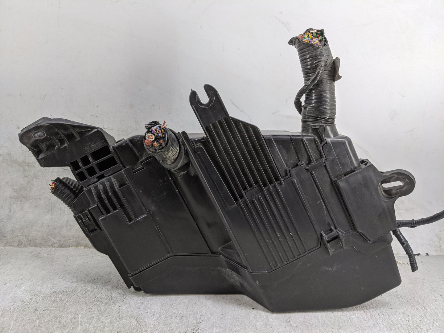 2011 Nissan Murano Fusebox Fuse Box Panel Relay Module Fits OEM Used Auto Parts - Oemusedautoparts1.com