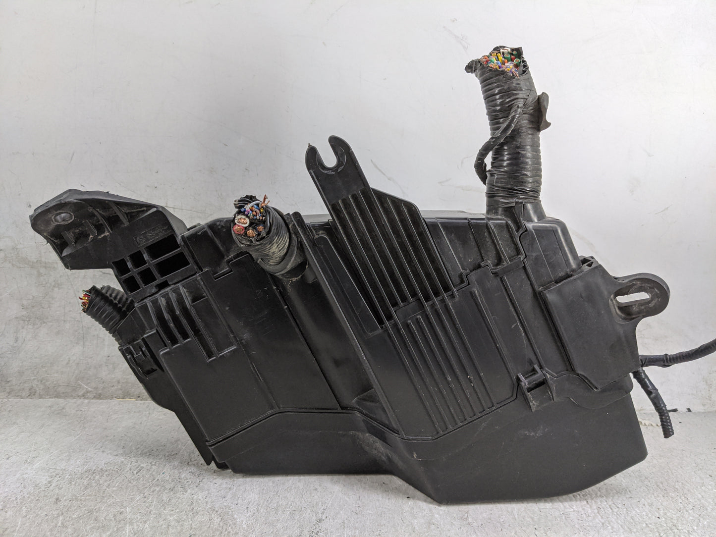 2011 Nissan Murano Fusebox Fuse Box Panel Relay Module Fits OEM Used Auto Parts - Oemusedautoparts1.com