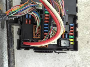 2010-2012 Nissan Pathfinder Fusebox Fuse Box Panel Relay Module P/N:284B7ZE03B 284B7 ZE03B Fits OEM Used Auto Parts