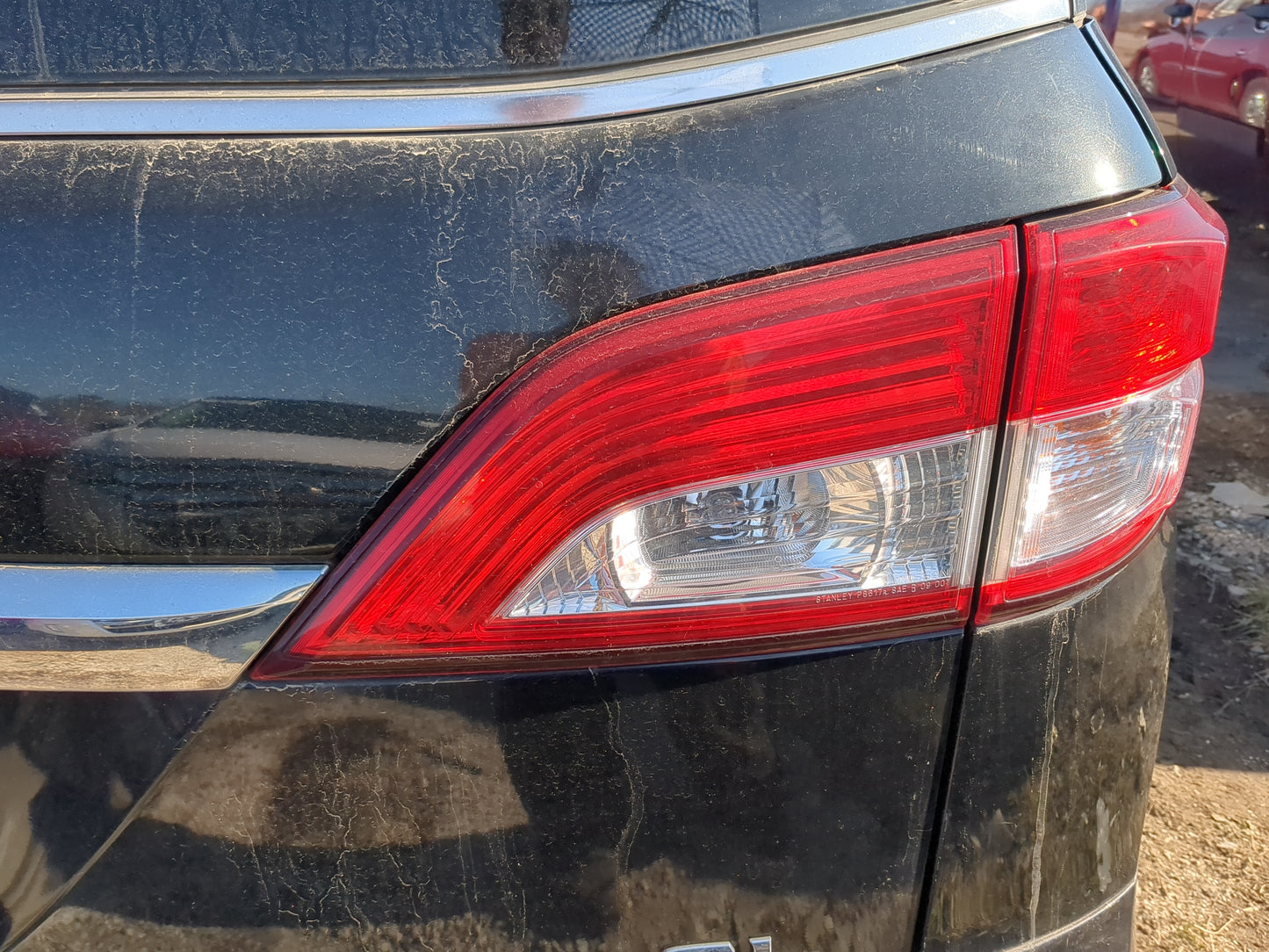 2011-2011 Nissan Quest Passenger Right Side Deck Lid Mounted Tail Light - Oemusedautoparts1.com