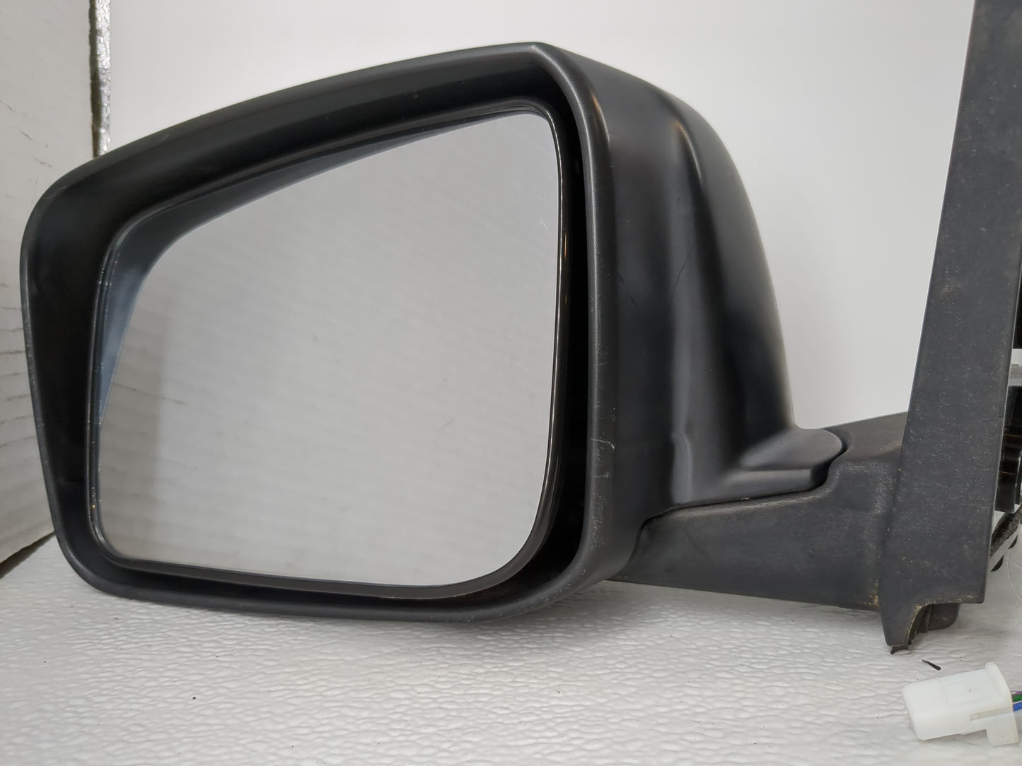 2008-2015 Nissan Rogue Driver Side View Mirror - Left Door Mirror OEM Used - Oemusedautoparts1.com