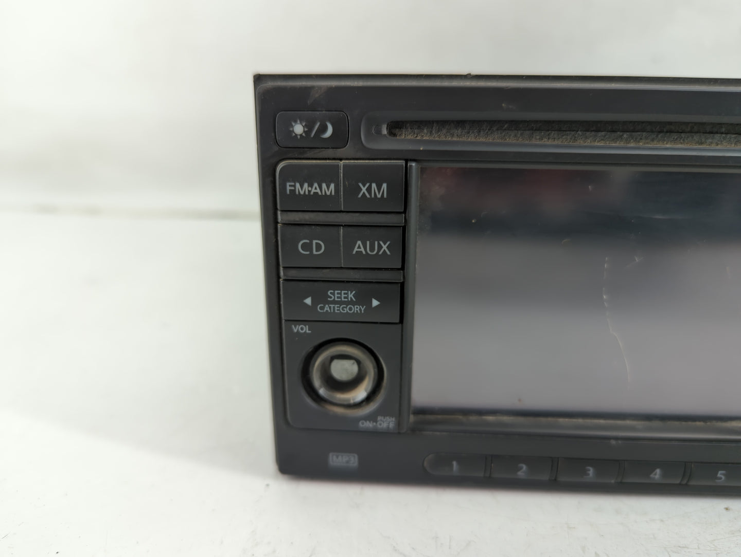 2011 Nissan Rogue Radio AM FM Cd Player Receiver Replacement P/N:25915ZT61D Fits OEM Used Auto Parts - Oemusedautoparts1.com