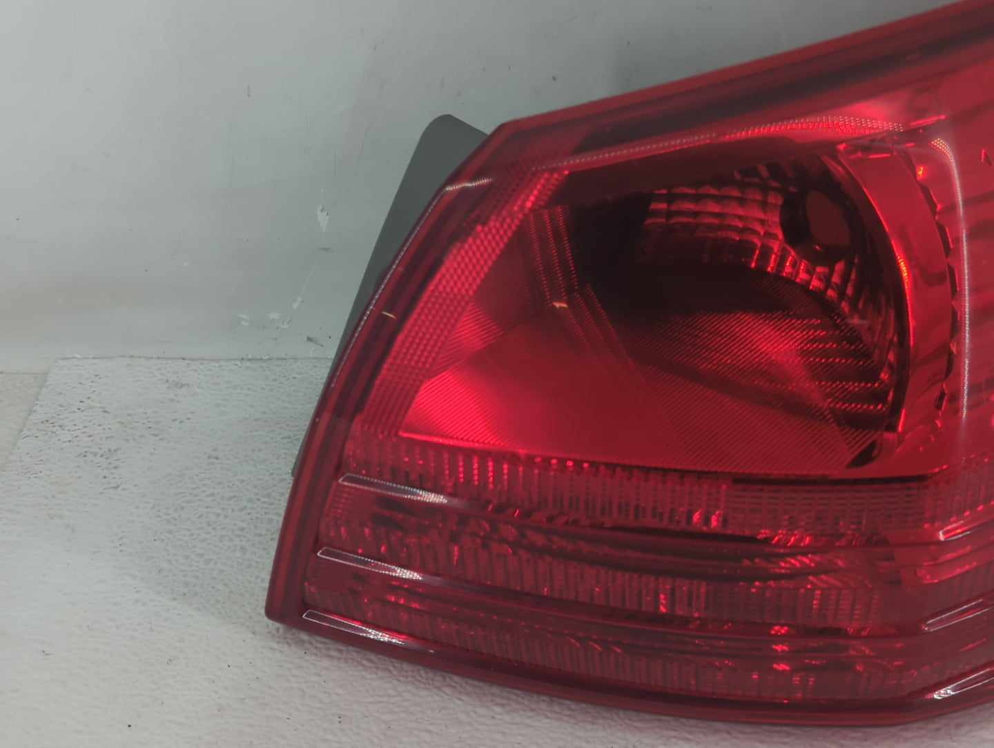 2008-2015 Nissan Rogue Tail Light Assembly Passenger Right OEM Fits Fits 2008 2009 2010 2011 2012 2013 2014 2015 OEM Used Au