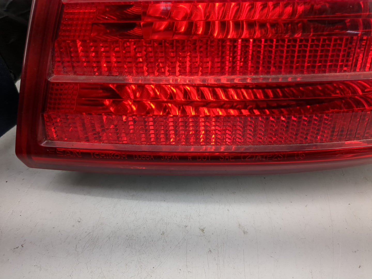 2008-2015 Nissan Rogue Tail Light Assembly Passenger Right OEM Fits Fits 2008 2009 2010 2011 2012 2013 2014 2015 OEM Used Au