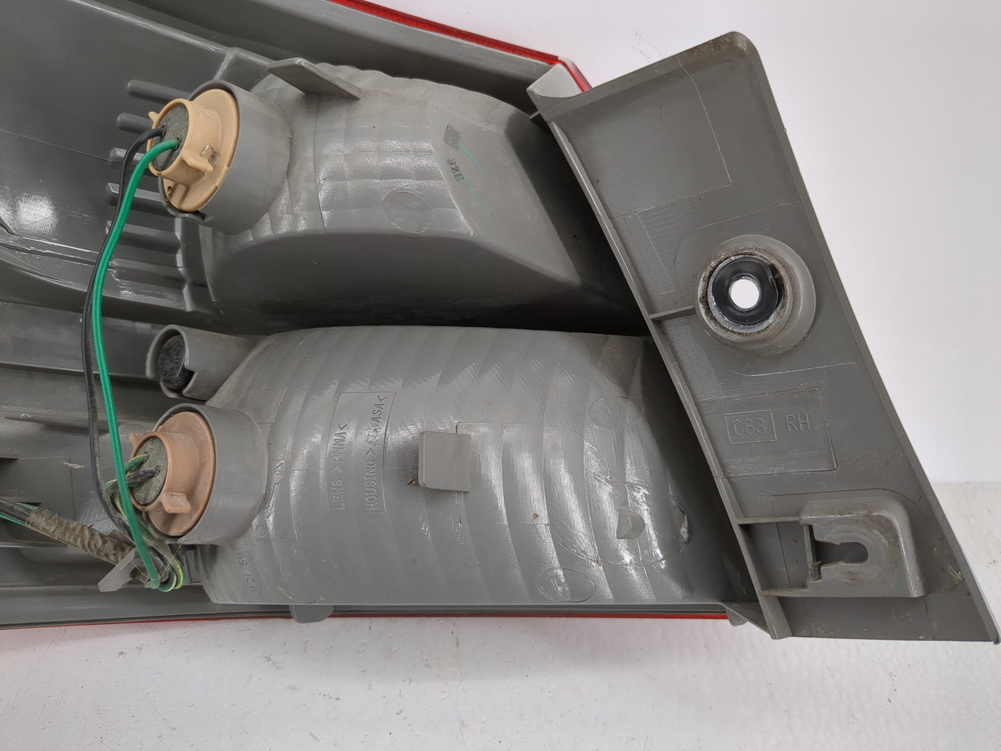 2008-2015 Nissan Rogue Tail Light Assembly Passenger Right OEM Fits Fits 2008 2009 2010 2011 2012 2013 2014 2015 OEM Used Au