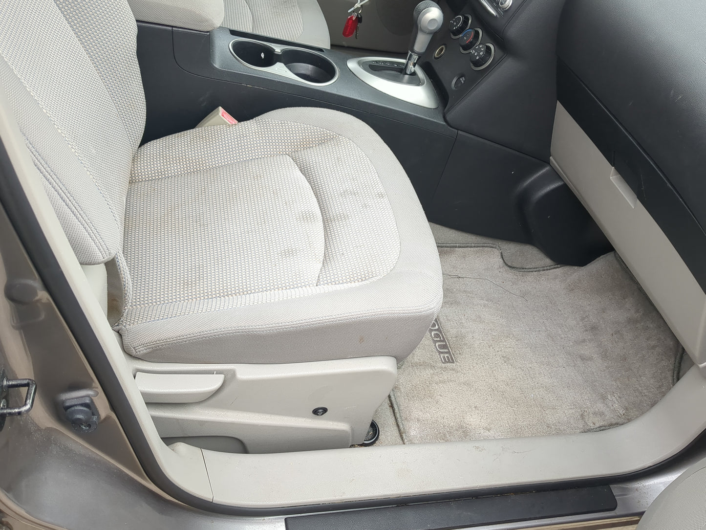 2010-2013 Nissan Rogue Passenger Front Seat Oem - Oemusedautoparts1.com