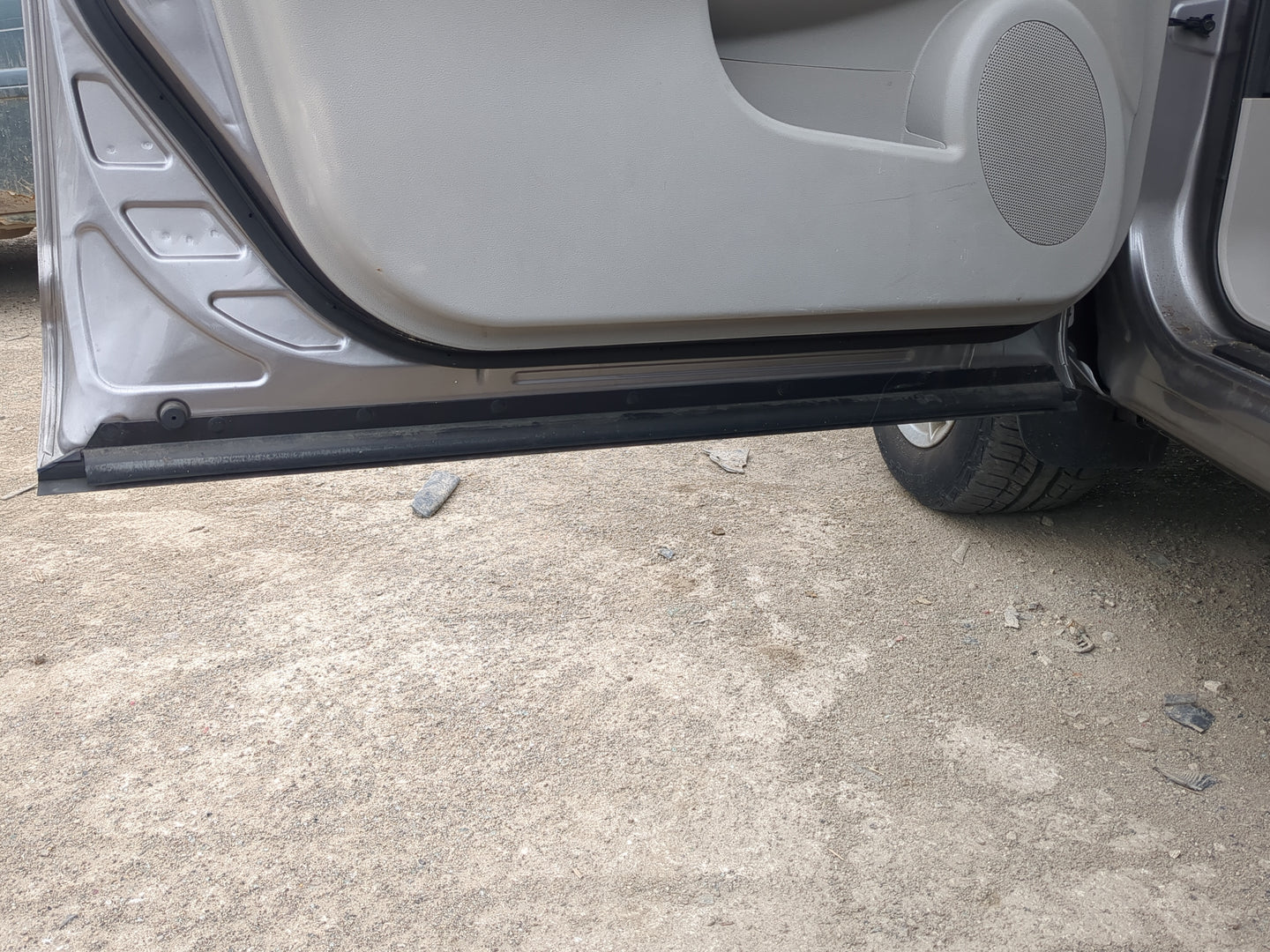 2011-2014 Nissan Rogue Driver Front Door Oem - Oemusedautoparts1.com