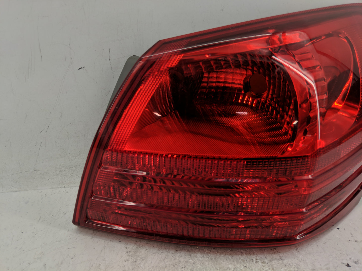 2008-2015 Nissan Rogue Tail Light Assembly Passenger Right OEM Fits Fits 2008 2009 2010 2011 2012 2013 2014 2015 OEM Used Au