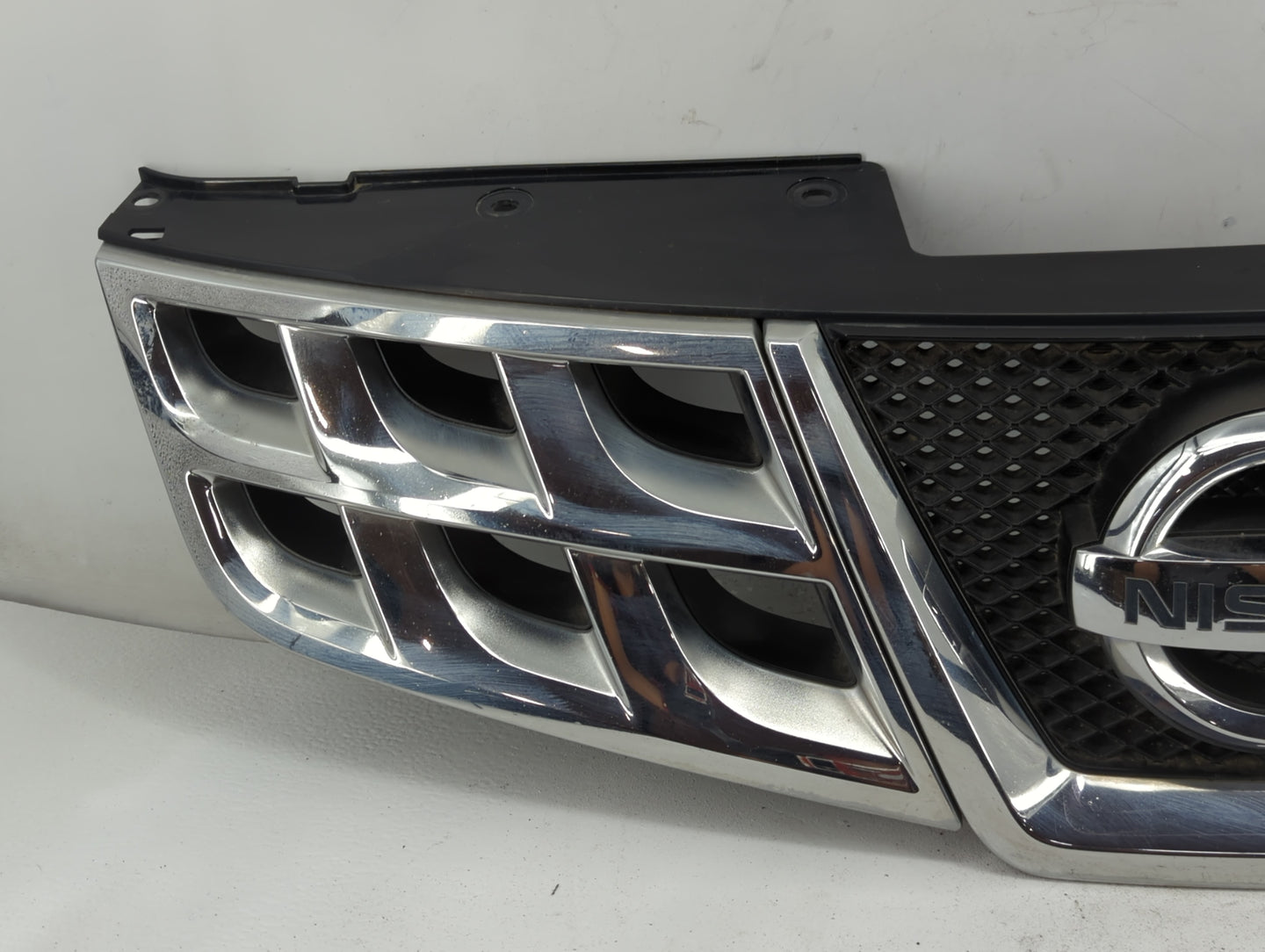 2010-2010 Nissan Rogue Front Grille Bumper Not Included - Oemusedautoparts1.com