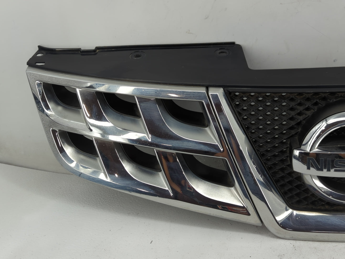 2010-2010 Nissan Rogue Front Grille Bumper Not Included - Oemusedautoparts1.com