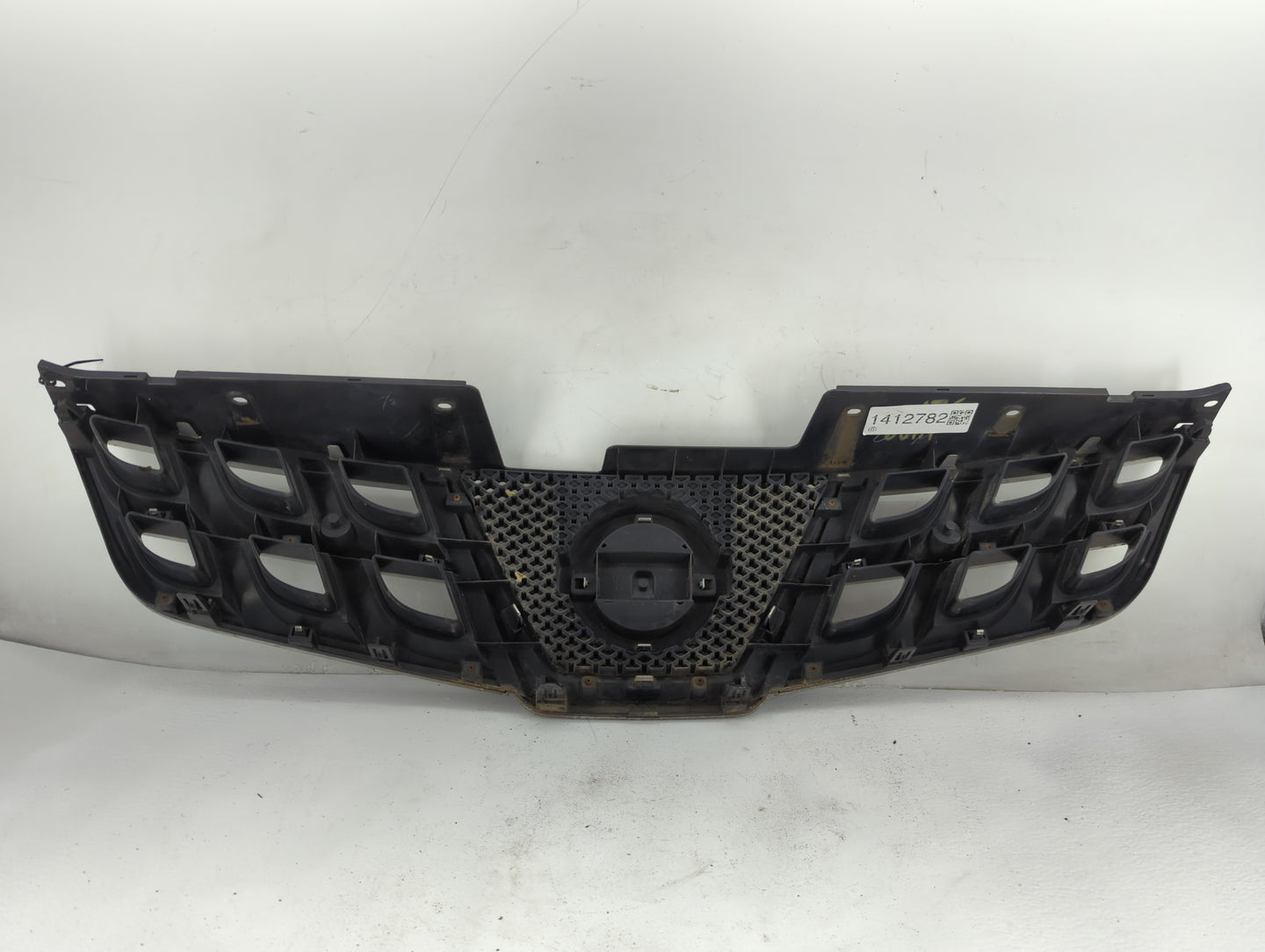 2010-2010 Nissan Rogue Front Grille Bumper Not Included - Oemusedautoparts1.com