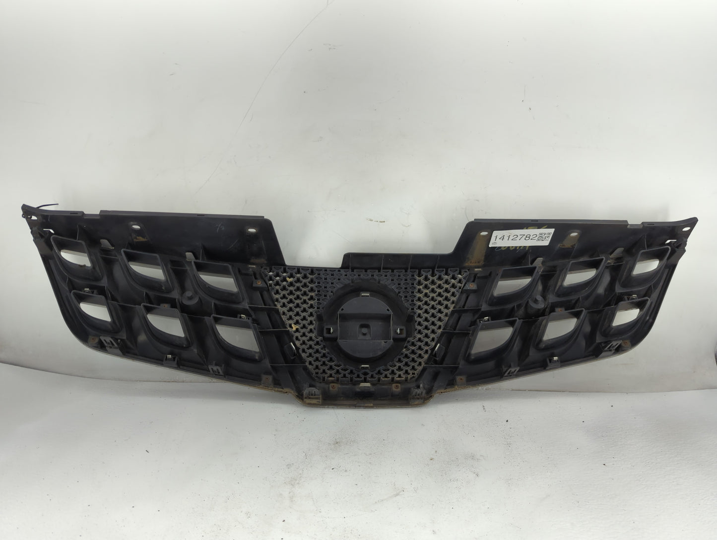 2010-2010 Nissan Rogue Front Grille Bumper Not Included - Oemusedautoparts1.com