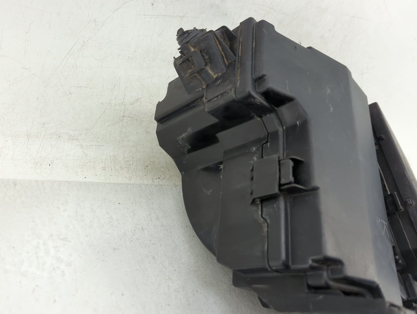 2011 Nissan Rogue Fusebox Fuse Box Panel Relay Module Fits OEM Used Auto Parts - Oemusedautoparts1.com