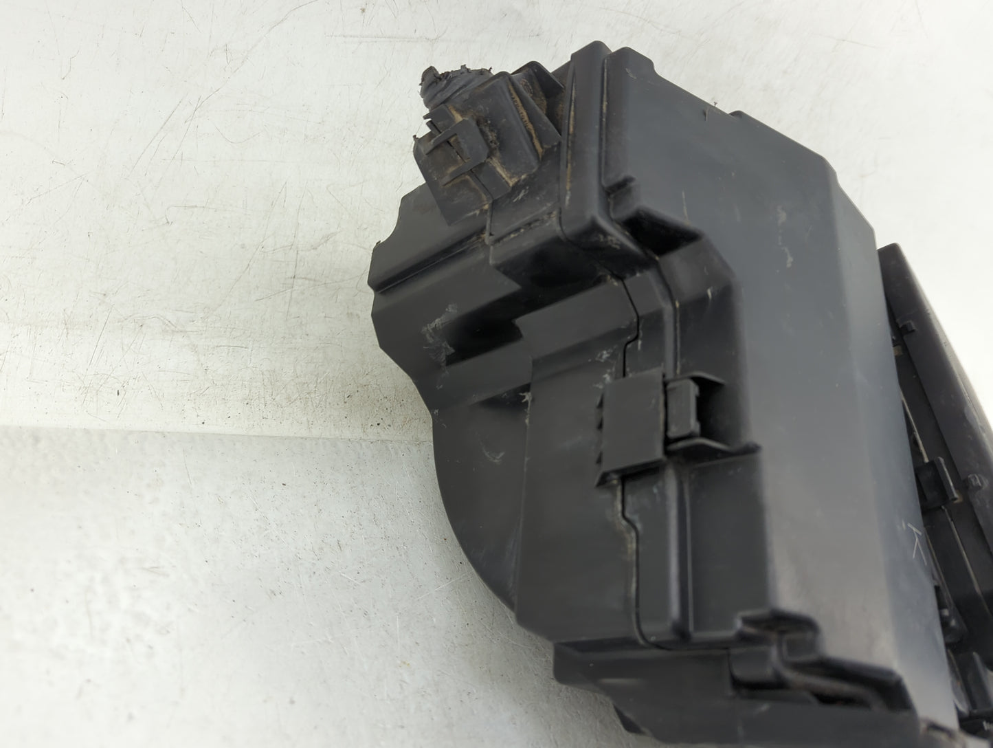 2011 Nissan Rogue Fusebox Fuse Box Panel Relay Module Fits OEM Used Auto Parts - Oemusedautoparts1.com