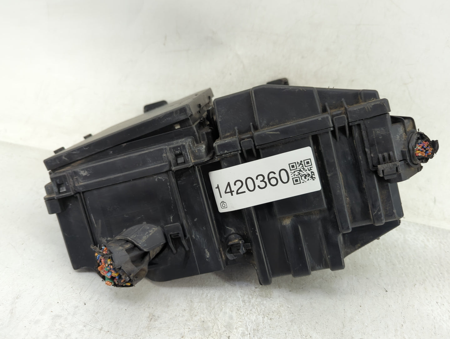 2011 Nissan Rogue Fusebox Fuse Box Panel Relay Module Fits OEM Used Auto Parts - Oemusedautoparts1.com