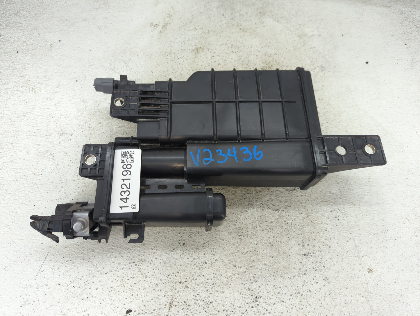 2011 Nissan Rogue Fuel Vapor Charcoal Canister - Oemusedautoparts1.com