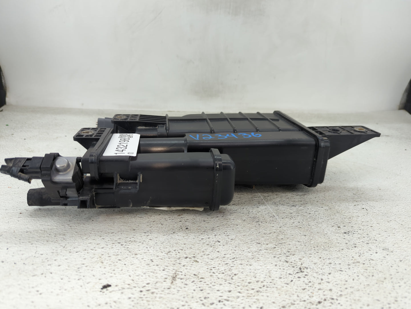 2011 Nissan Rogue Fuel Vapor Charcoal Canister - Oemusedautoparts1.com