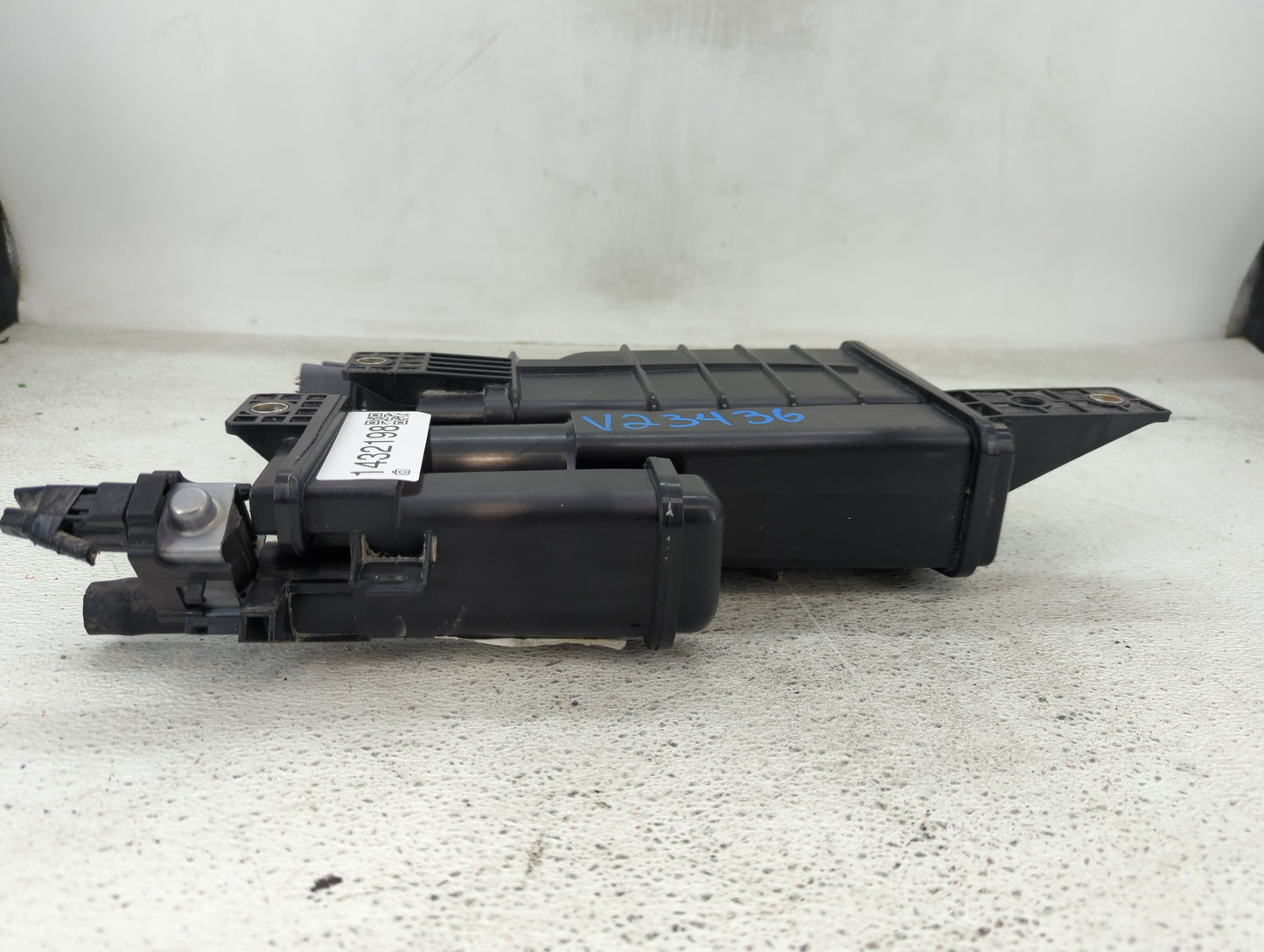 2011 Nissan Rogue Fuel Vapor Charcoal Canister - Oemusedautoparts1.com