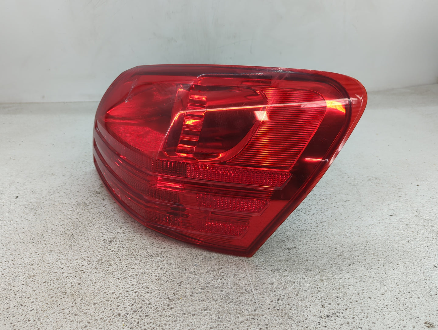 2008-2015 Nissan Rogue Tail Light Assembly Passenger Right OEM Fits Fits 2008 2009 2010 2011 2012 2013 2014 2015 OEM Used Au